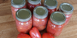 Jars of tomato sauce and tomatoes