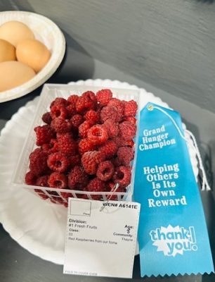 Central-Wy-Fair-PRCA-2-500h Raspberries on a plate with a ribbon