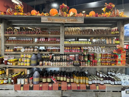 Grocery display of jars