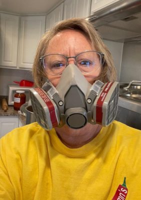 Hot Tamns 1-500h Woman in respirator mask