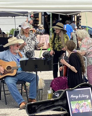 Musicians at market