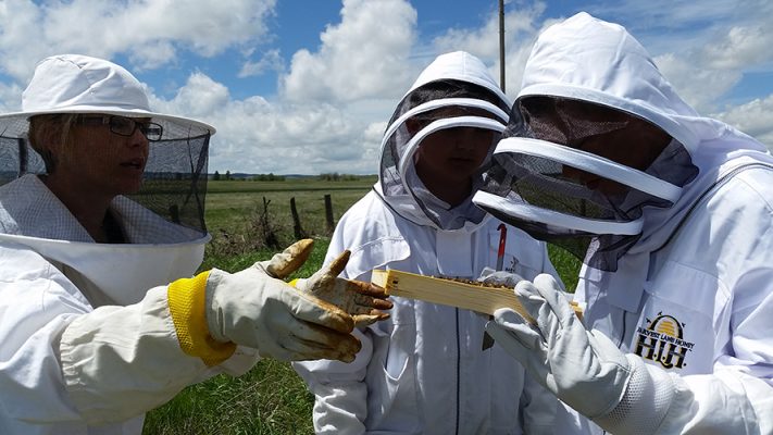 UWE-Niobrara-County-4H-1-500h People in bee hoods