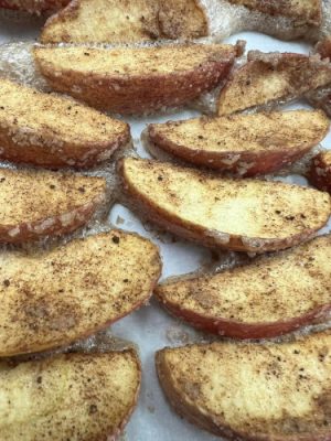 Freeze-dried spiced apples